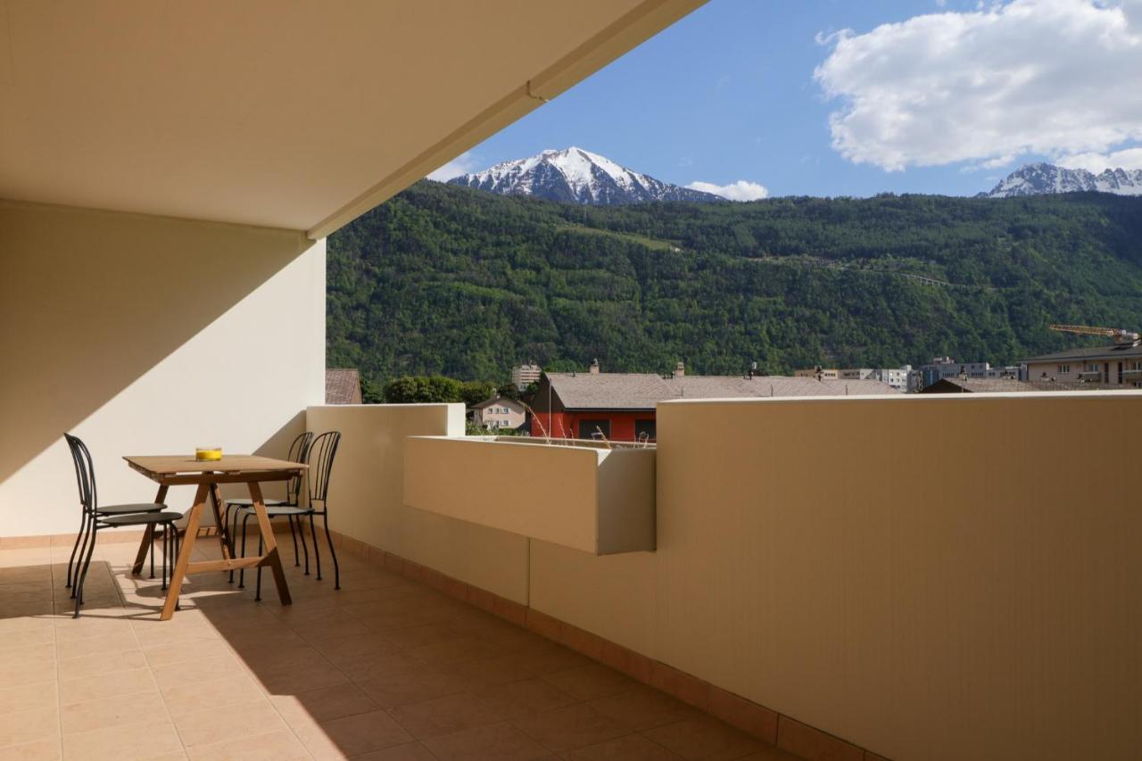 Modern Apartment Close To Martigny Train Station Extérieur photo