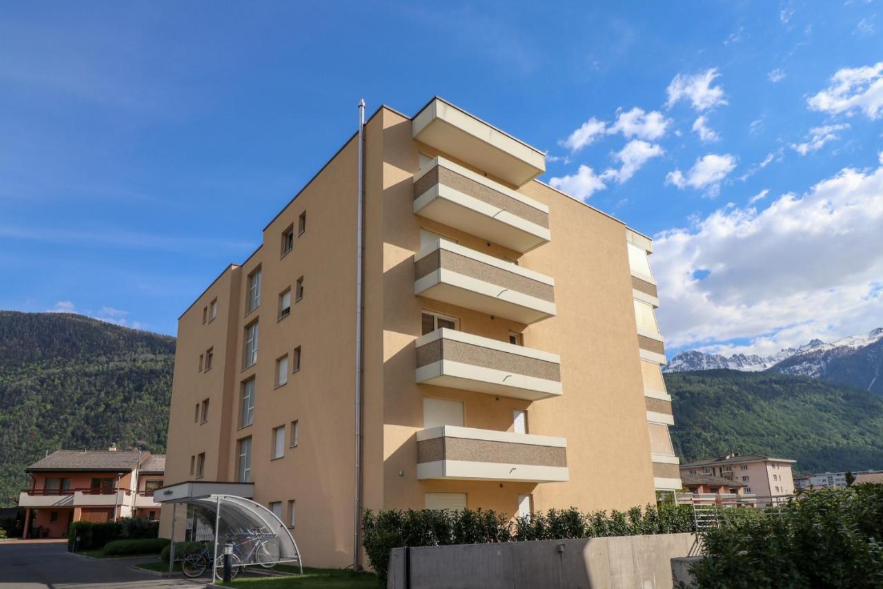Modern Apartment Close To Martigny Train Station Extérieur photo