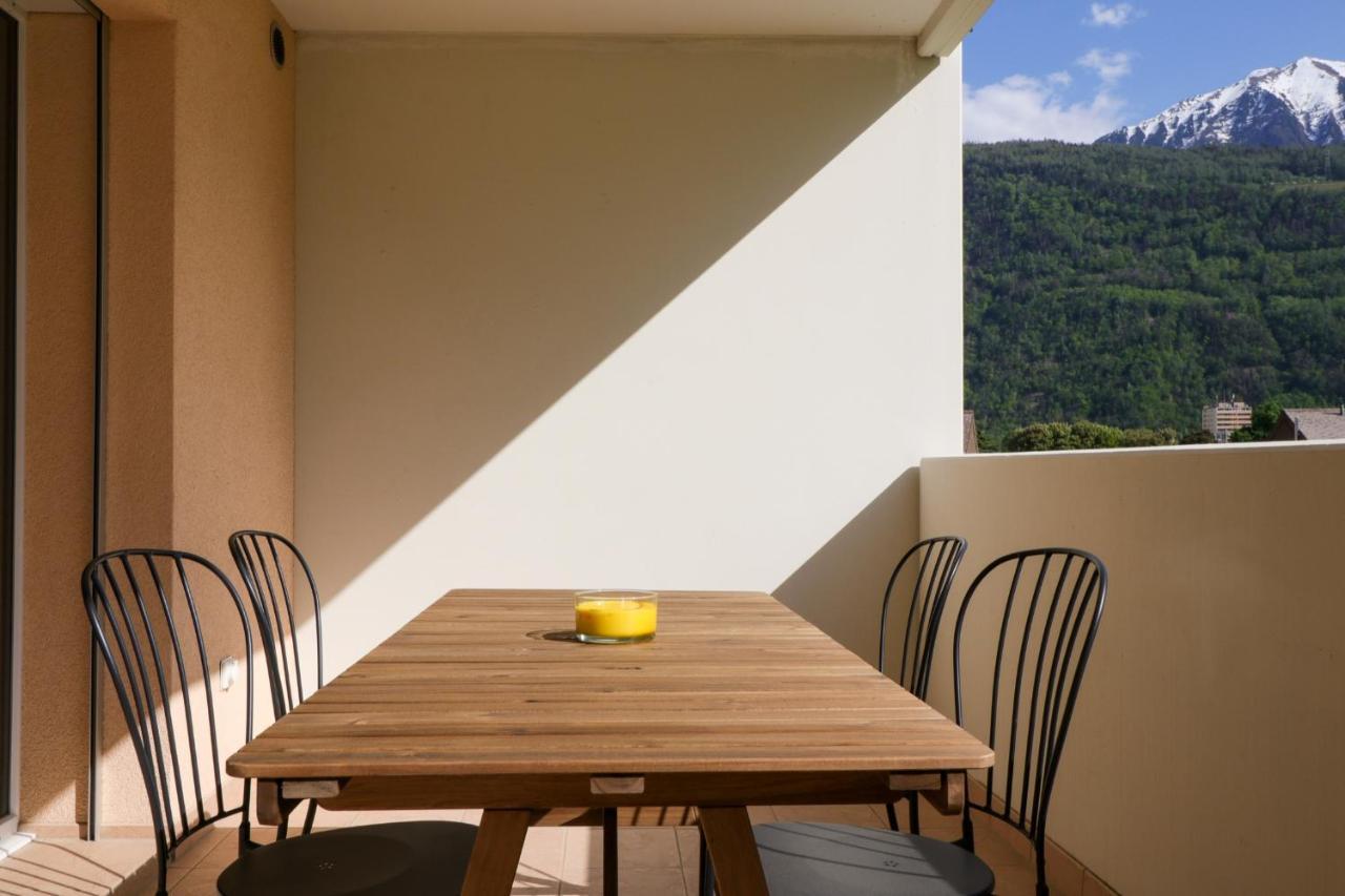 Modern Apartment Close To Martigny Train Station Extérieur photo